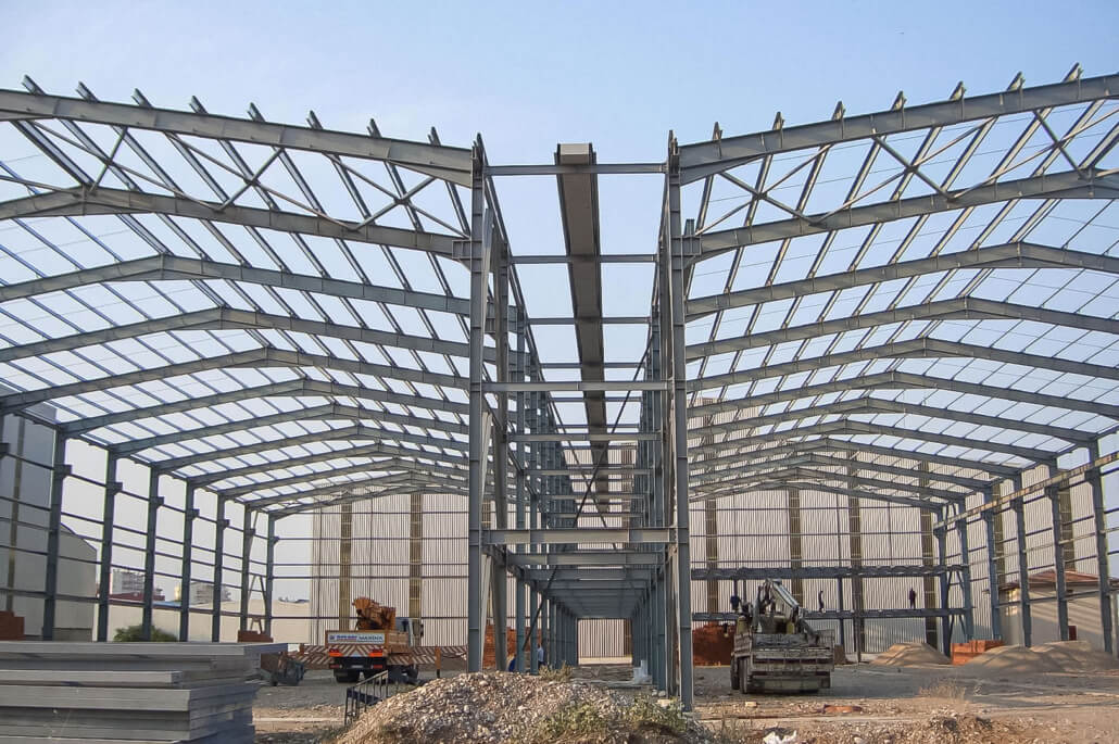 Estructura metálica vs. concreto para naves industriales